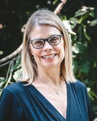 Barb Blue's Instagram, Twitter & Facebook