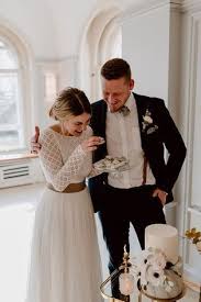 Second hand brautkleider | suchst du nach einem günstigen, aber dennoch qualitativ hochwertigem brautkleid? Pin Auf Winterhochzeit Brautaccessoires Styling Ideen Und Deko Inspiraiton Fur Deine Hochzeit Im Winter