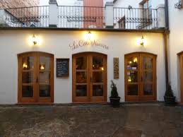 Si te gusta moverte en avión, estás de suerte información esencial para tu estancia en navarra. The Coutyard Outside Picture Of La Casa Navarra Znojmo Tripadvisor