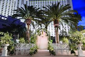This Outdoor Las Vegas Wedding Venue At Park Mgm Is What Dreams Are Made Of Park Mgm L Las Vegas Wedding Inspiration Vegas Wedding Outdoor Las Vegas Wedding