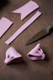 Le plus grand choix de pâtes à sucre dans tous coloris possibles au meilleur prix, 10 marques: Decors En Pate A Sucre Chefnini