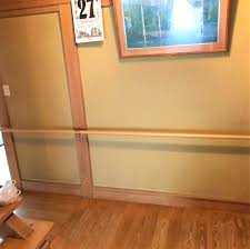 手すり】補強板を使わない、廊下に長いスパンでも取り付け: バリアフリーリフォームの事例情報集 高住研キヨタ