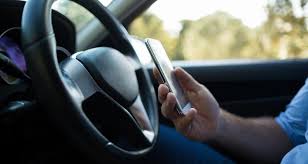 ) constituent une source de danger supplémentaire. Peut On Vraiment Perdre Son Permis En Utilisant Son Telephone Au Volant