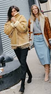 Street Style Stars Illustrate Fashion In The Field And Are A Great Source Of Inspiration For Style Over Forty Chic Clothing Style Street Style Star Fashion