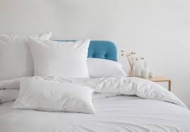 Cuscini in poliestere cuscini in piumino e piuma cuscini ergonomici cuscini in memory foam e schiuma. Come Scegliere Il Cuscino Giusto I Consigli Per Dormire Bene Non Sprecare