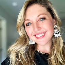 Amber Worsham's Instagram, Twitter & Facebook