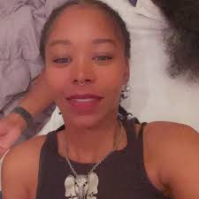 Omg who's that young dude next to Bernie Mac and Bill Bellamy  😂😂😂😂😂young guns in comedy!!!