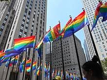 Er formte ein herz mit beiden händen und zeigte es in. Regenbogenfahne Wikipedia