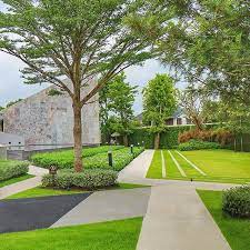 Dinamo Landscape Studio On Instagram Bangkok Boulevard Sathorn Pinklao 2 Designed By Group T Urban Garden Design Gardening Design Diy Perennial Garden Design