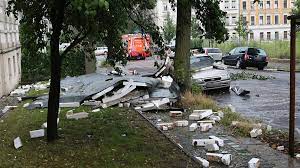 100 bis 150 l/m² niederschlagsmenge in 48 stunden. Unwetter In Leipzig Hausdach Kracht Auf Opel Regional Bild De