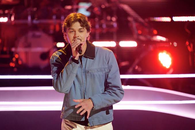 Michigan singer advances on NBC's 'The Voice'