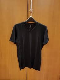 Baju polos ialah model yang banyak dicari. Baju Kaos Hitam Polos Pria Fesyen Pria Pakaian Di Carousell
