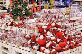 Grab that perfect christmas gift, without breaking the bank! Where To Buy Christmas Decorations In Dubai Shopping Christmas Time Out Dubai