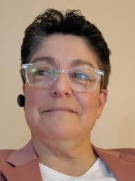 Bonnie Valles's Instagram, Twitter & Facebook