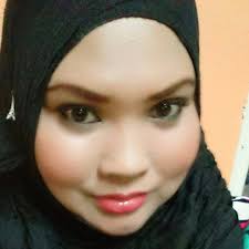 🇺🇦🌺A little girl wears a crown of flowers in the colors of the Ukrainian  flag. French street artist C215 created this stunning mural in Paris to  remind people of the war's toll