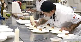 In the elimination challenge, the chefs got to tag along for a truffle hunt. Smr1jfi 8mu2om