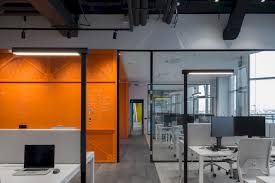 6 Industrial Structure And High Ceilings For An Office In The Business Center Area Business Centre High Ceiling Vitra Design
