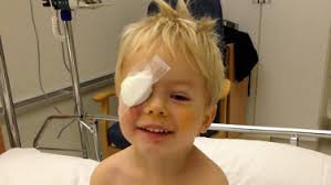 Patrick (3) var millimeter fra å bli blind