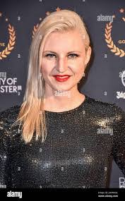 Laura Powers's Instagram, Twitter & Facebook