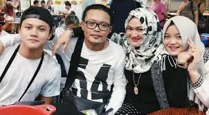 Umur 47 tahun) adalah aktor indonesia. Pengakuan Keluarga Tentang Kondisi Lina Mantan Istri Sule Sebelum Meninggal News Entertainment Fimela Com