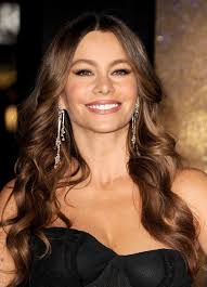 Scarlet Gruber and Kimberly Dos Ramos both Venezuelan Descendants who  portrayed the del Junco sisters in Telemundo's "Tierra de Reyes"  (2014–2015), have significantly advanced their careers over the past  decade, becoming prominent