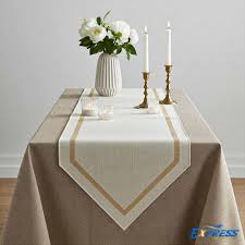 Table Runner: Choosing the Perfect Style, Material & Tips