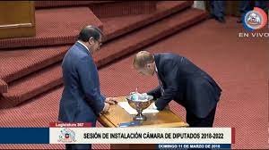 ↑ (es) « keitel y olivera llegan al congreso », as chile, 19 de noviembre de 2017 (consulté le 31 janvier 2019). Chile Sebastian Keitel Llego Corriendo A Firmar Como Diputado Youtube