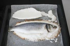 Resultará exquisito y delicioso siempre que se consiga su punto exacto, ya que resulta necesario que no se produzca un exceso de sal. Como Hacer Lubina A La Sal Codigo Cocina Lubina A La Sal Lubina Como Hacer