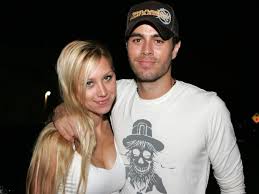 Enrique Iglesiass Super-Rare Outing With His & Anna Kournikovas Daughter  Mary Shows Their Swanky Lifestyle