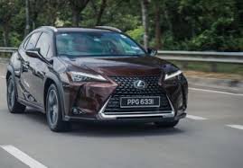 Lexus calls it aero stabilizing blade lights, we've seen the single eyebrow tail light strip elsewhere already but this take is a first for lexus. Lexus Ux 200 The Confident Compact Suv Carsifu