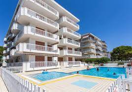 Lumax immobiliare è una agenzia immobiliare del lido di jesolo che offre servizi immobiliari quali affitto appartamenti, affitto stanze, residence rent apartment and rooms tuttimolto vicino alla spiaggia. Residence Nautilus Lido Di Jesolo Agenzia Lampo