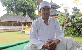 Check spelling or type a new query. Sejak Kecil Sering Mimpi Dicari Orang Berpakaian Putih Dan Rangda