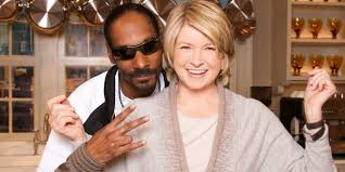 December 5, 2020 · in this vintage clip, martha sets her christmas table with a stenciled tablecloth and a holly wreath centerpiece and decorates her christmas tree with both old and new ornaments before her family arrives for her annual christmas party feast. Martha Stewart And Snoop Dogg Are Your New Dinner Party Hosts