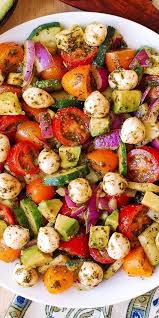 Avocado Salad With Tomatoes Mozzarella Cucumber Red Onions And Basil Pesto With Lemon Juice Rezepte Avocado Salat Avocadosalat