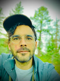 Chris Pifer's Instagram, Twitter & Facebook