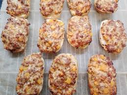 Pizza Hackfleisch Brotchen Chefkoch Rezept Hackfleisch Hackfleischbrotchen Uberbackene Brotchen