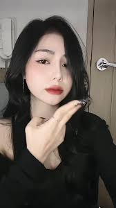 Nếu khoảng cách giữa ta và người là 3nghìn cây số thì sao? Lại chỉ là chờ  và dần rời đi… #znjung_