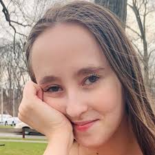 Hallie Stephenson's Instagram, Twitter & Facebook