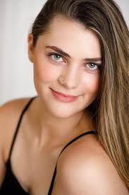 Elise Clay's Instagram, Twitter & Facebook