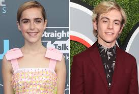 Кирнан шипка, росс линч, люси дэвис и др. Sabrina Netflix Series First Look See The New Sabrina Harvey Tvline