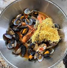 M6officiel A Publie Du Contenu Sur Son Profil Instagram Tousencuisine La Cataplana Aux Fruits De Mer De Cyril Fruits De Mer Recette Cyril Lignac Recette