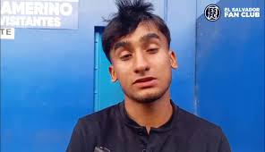 Joshua Pérez, jugador de la Selecta Mayor, no tiene equipo y hay  preocupación en la Fesfut. Pérez tiene ofertas en Europa y México: te lo  contamos en este video.