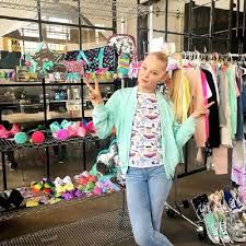 With the jojo siwa jojo?s juice game, jojo with the big bow?s fans get to answer questions to games that are featured on her youtube channel. How Much Do You Know About Jojo Siwa Quiz