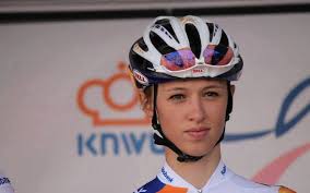 Jun 26, 2021 · katarzyna niewiadoma (canyon sram racing) zajęła szóste miejsce w jednodniowym wyścigu kolarskim la course by le tour de france, w którym do pokonania było 107,4 km z brest do landerneau. Kasia Niewiadoma Mistrzynia Europy U 23