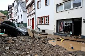 Sei persone sono morte e più di 50 risultano disperse in germania a causa delle piogge torrenziali e delle inondazioni che hanno colpito la regione ovest. 59gvrmpu 61ctm