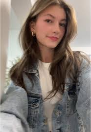 Lauren Tong's Instagram, Twitter & Facebook