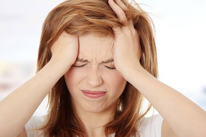 Đau đầu, ngất, hoa mắt chóng mặt cần phải làm gì?