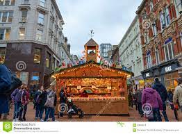 Patinoire, pessebres le marché expose des produits artisanaux de la région et de nombreuses idées de cadeaux pour noël. Marche De Noel A Birmingham Photo Stock Editorial Image Du Ville Hiver 63890573