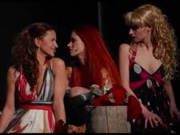 Netušiac, že sú novodobými čarodejnicami sa pravidelne, každý týždeň. Yvetta Blanarovicova Whitches Of Eastwick Carodejky Z Eastwicku Youtube