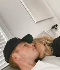 9 years together, ya iiiiiiii tink im wuvin dis wyfe wif yew 🥹🤩🥰😘